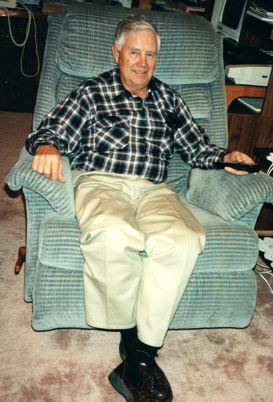 Donald Earl Hess obituary photo